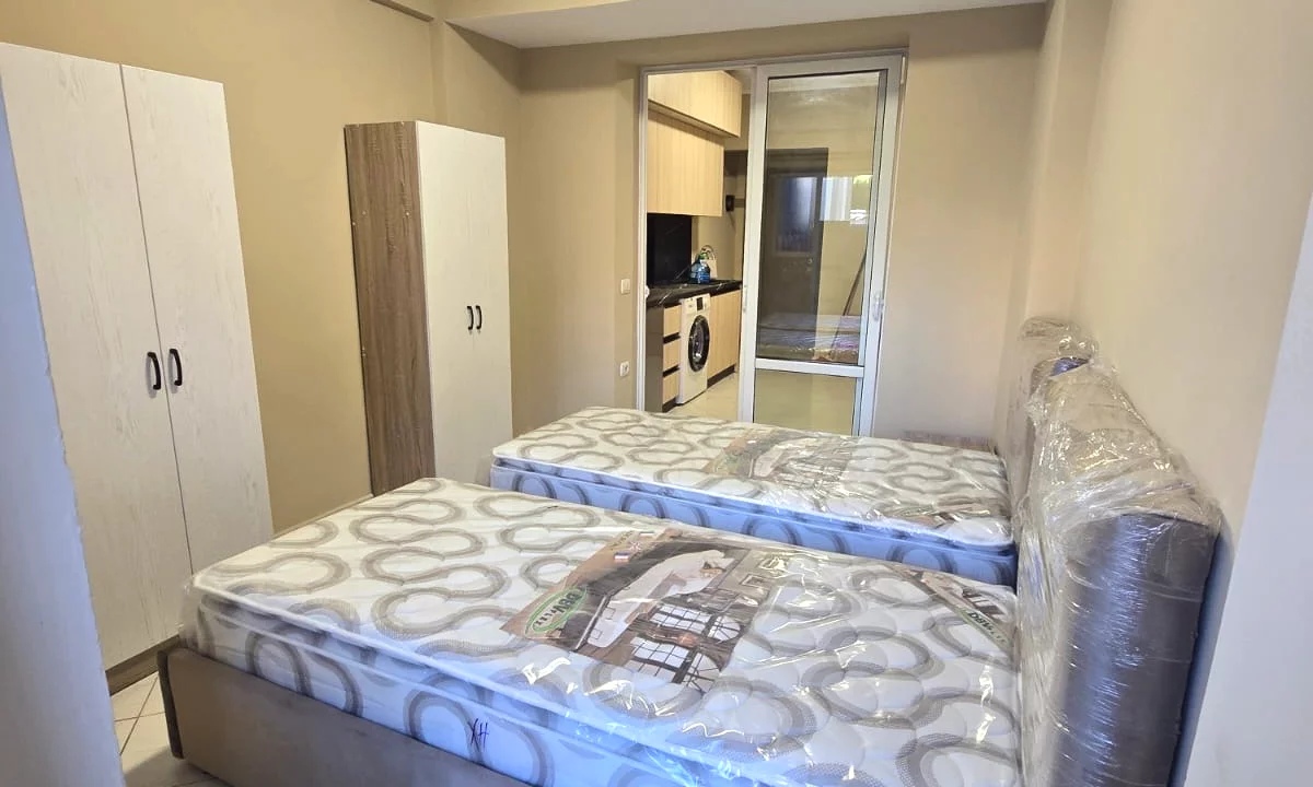 Shtepi me qera Apartament ne Tirane, Garsoniere, Mobilimi Pjeserisht e mobiluar, Pagesa 48,000  Leke.