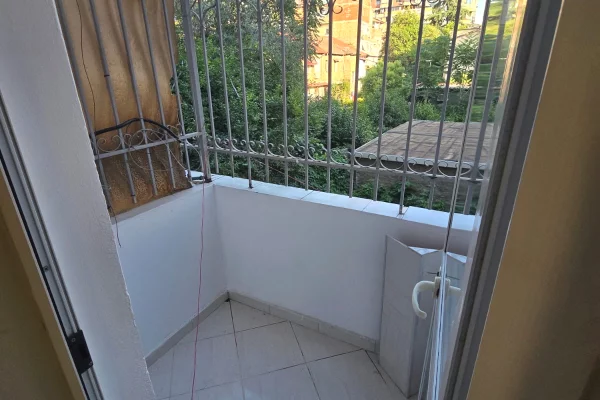 Shtepi me qera Apartament ne Tirane, Garsoniere, Mobilimi Pjeserisht e mobiluar, Pagesa 48,000  Leke.