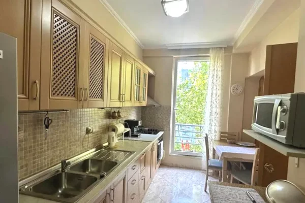 Shtepi me qera Apartament ne Tirane, 1+1, Mobilimi E mobiluar, Pagesa 45,000  Leke.