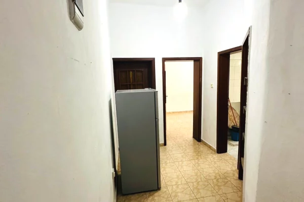 Ambient biznesi me qera 3+1 ne Tirane - 25,000 Leke