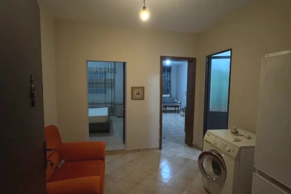Shtepi me qera Shtepi Private ne Tirane, 1+1, Mobilimi E mobiluar, Pagesa 40,000  Leke.