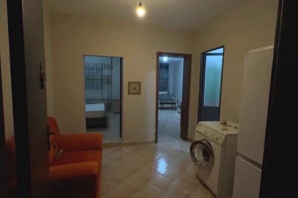 Shtepi me qera Shtepi Private ne Tirane, 1+1, Mobilimi E mobiluar, Pagesa 40,000  Leke.