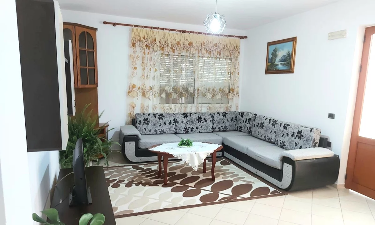 Shtepi me qera Shtepi Private ne Tirane, 2+1, Mobilimi E mobiluar, Pagesa 50,000  Leke.