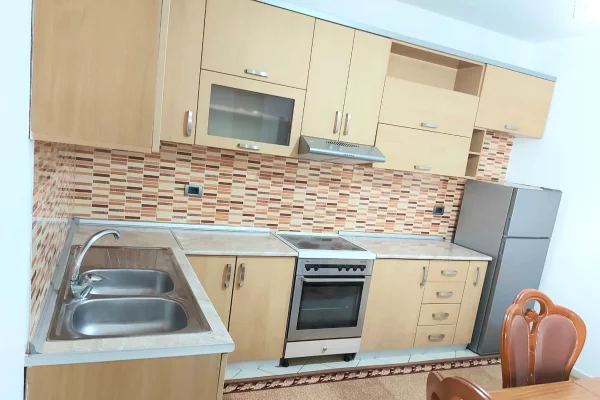 Shtepi me qera Shtepi Private ne Tirane, 2+1, Mobilimi E mobiluar, Pagesa 50,000  Leke.