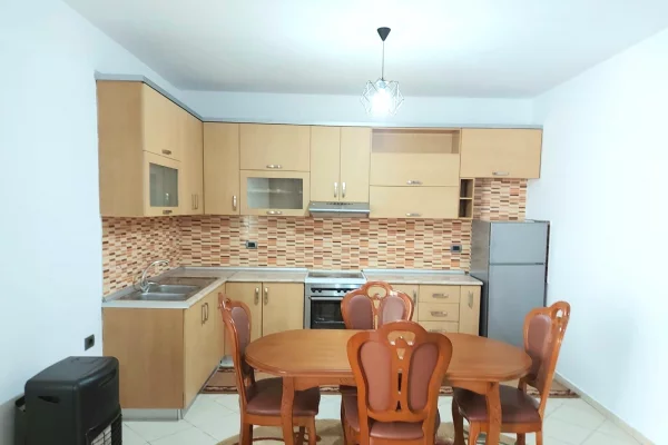 Shtepi me qera Shtepi Private ne Tirane, 2+1, Mobilimi E mobiluar, Pagesa 50,000  Leke.