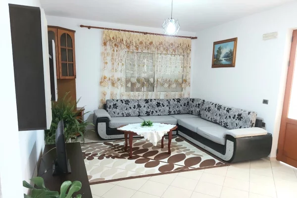 Shtepi me qera 2+1 ne Tirane - 50,000 Leke
