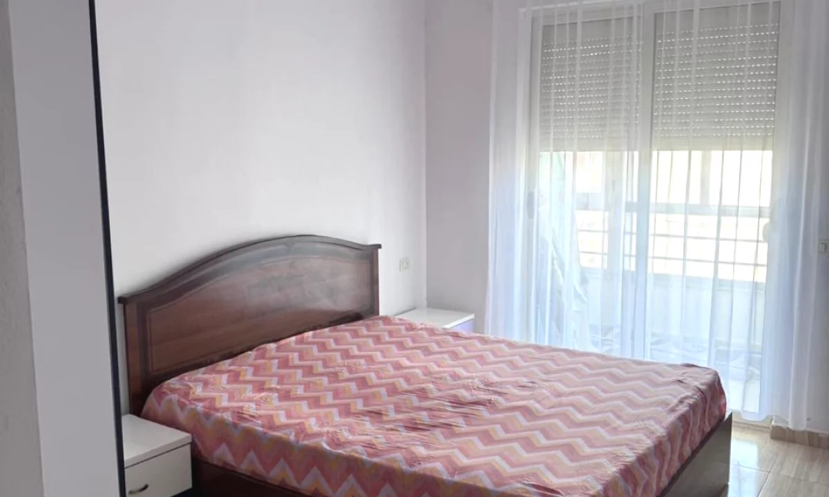 Shtepi me qera Apartament ne Tirane, 2+1, Mobilimi E mobiluar, Pagesa 45,000  Leke.