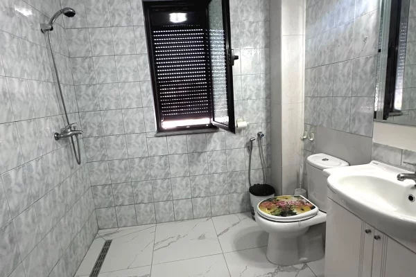 Shtepi me qera Apartament ne Tirane, 2+1, Mobilimi E mobiluar, Pagesa 46,000  Leke.