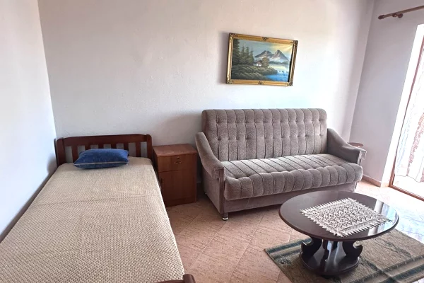 Shtepi me qera 2+1 ne Tirane - 46,000 Leke