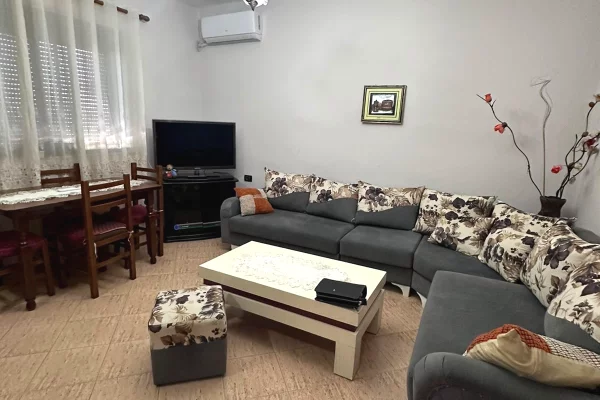 Shtepi me qera Apartament ne Tirane, 2+1, Mobilimi E mobiluar, Pagesa 46,000  Leke.