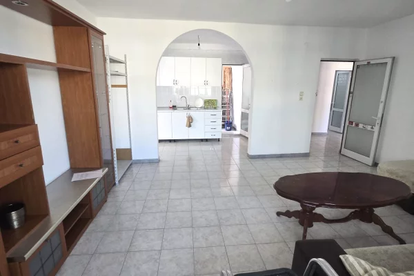 Shtepi me qera Apartament ne Tirane, 3+1, Mobilimi Pjeserisht e mobiluar, Pagesa 50,000  Leke.