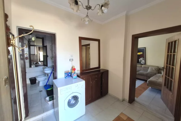 Shtepi me qera Apartament ne Tirane, 1+1, Mobilimi E mobiluar, Pagesa 45,000  Leke.