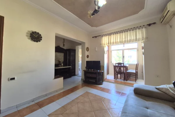 Shtepi me qera Apartament ne Tirane, 1+1, Mobilimi E mobiluar, Pagesa 45,000  Leke.