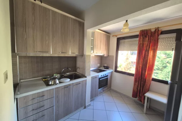 Shtepi me qera Apartament ne Tirane, 1+1, Mobilimi E mobiluar, Pagesa 45,000  Leke.