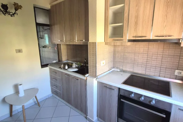 Shtepi me qera Apartament ne Tirane, 1+1, Mobilimi E mobiluar, Pagesa 45,000  Leke.