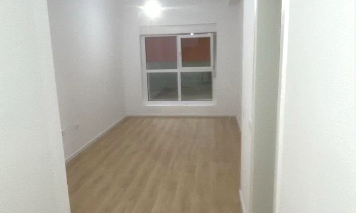 Shtepi me qera Apartament ne Tirane, 1+1, Mobilimi Pjeserisht e mobiluar, Pagesa 35,000  Leke.