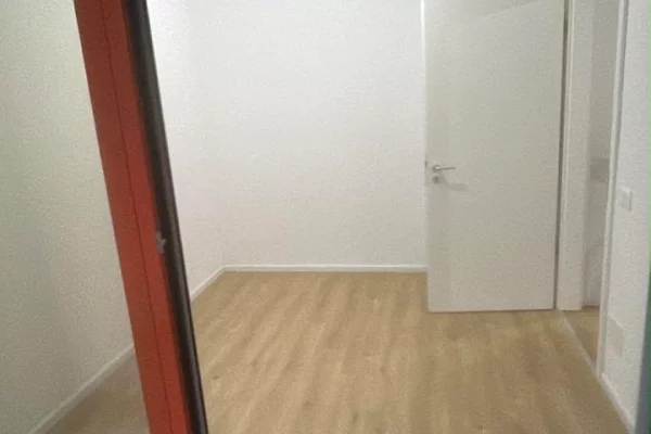 Shtepi me qera Apartament ne Tirane, 1+1, Mobilimi Pjeserisht e mobiluar, Pagesa 35,000  Leke.