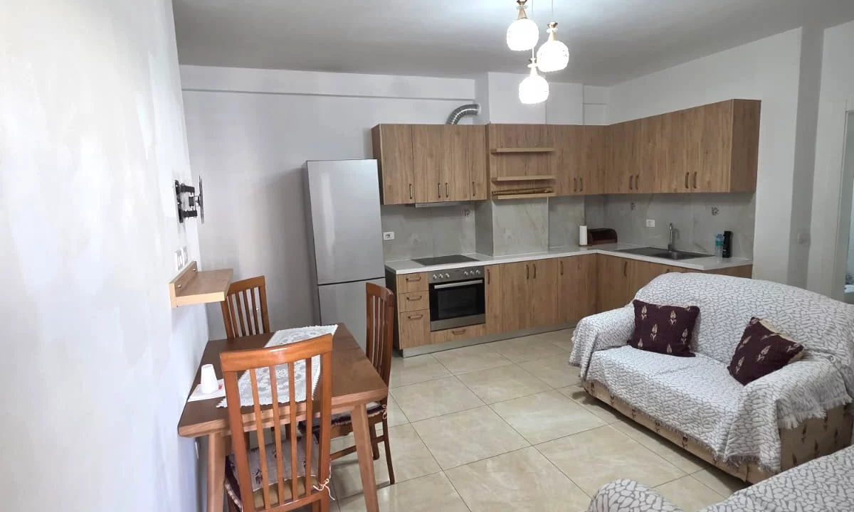 Shtepi me qera Apartament ne Tirane, 2+1, Mobilimi E mobiluar, Pagesa 45,000  Leke.