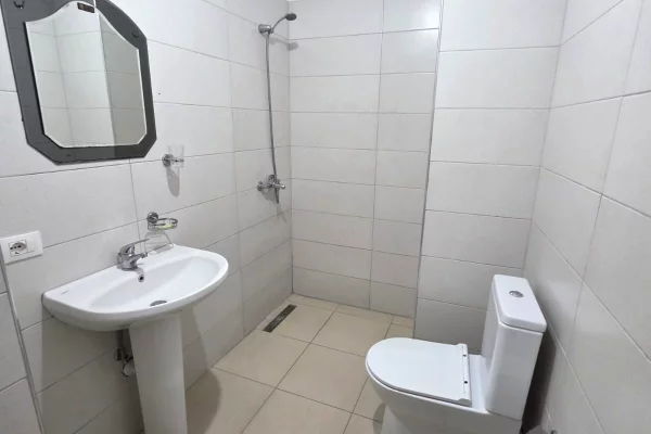 Shtepi me qera Apartament ne Tirane, 2+1, Mobilimi E mobiluar, Pagesa 45,000  Leke.
