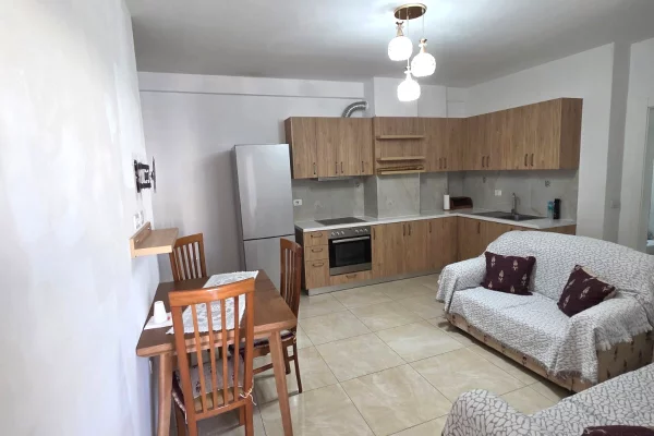 Shtepi me qera 2+1 ne Tirane - 45,000 Leke