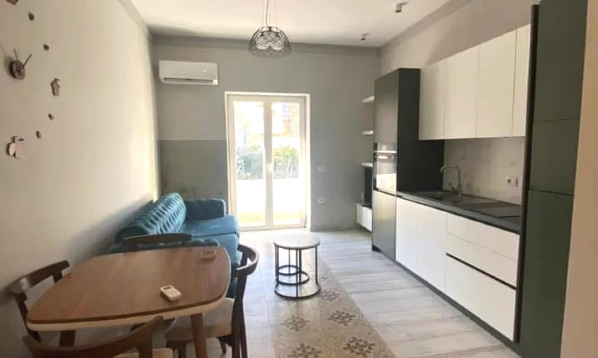 Shtepi me qera Shtepi Private ne Tirane, 2+1, Mobilimi E mobiluar, Pagesa 60,000  Leke.
