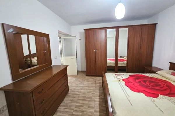 Shtepi me qera Apartament ne Tirane, 2+1, Mobilimi E mobiluar, Pagesa 45,000  Leke.