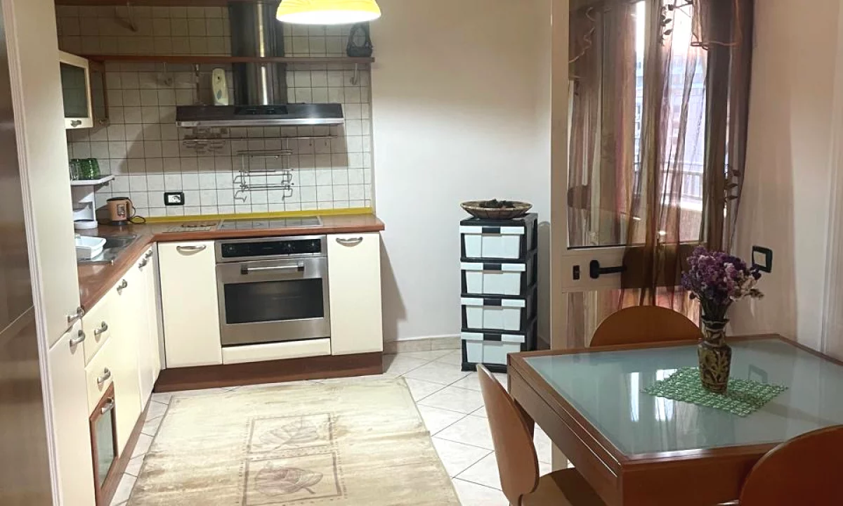 Shtepi me qera Apartament ne Tirane, 2+1, Mobilimi E mobiluar, Pagesa 75,000  Leke.