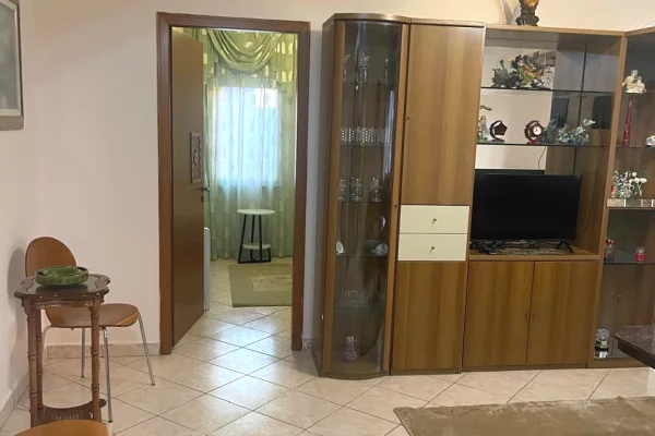 Shtepi me qera Apartament ne Tirane, 2+1, Mobilimi E mobiluar, Pagesa 75,000  Leke.