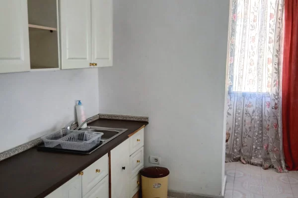 Shtepi me qera Apartament ne Tirane, 1+1, Mobilimi E mobiluar, Pagesa 60,000  Leke.