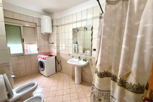 Shtepi me qera Apartament ne Tirane, 1+1, Mobilimi E mobiluar, Pagesa 60,000  Leke.