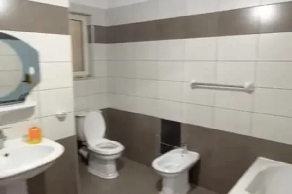 Shtepi me qera Apartament ne Tirane, 2+1, Mobilimi E mobiluar, Pagesa 50,000  Leke.