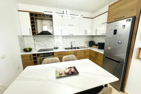 Shtepi ne shitje Apartament ne Tirane, 2+1, Mobilimi E mobiluar, Pagesa 15,100,000  Leke.
