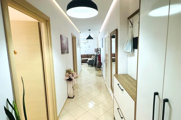 Shtepi ne shitje Apartament ne Tirane, 2+1, Mobilimi E mobiluar, Pagesa 15,100,000  Leke.