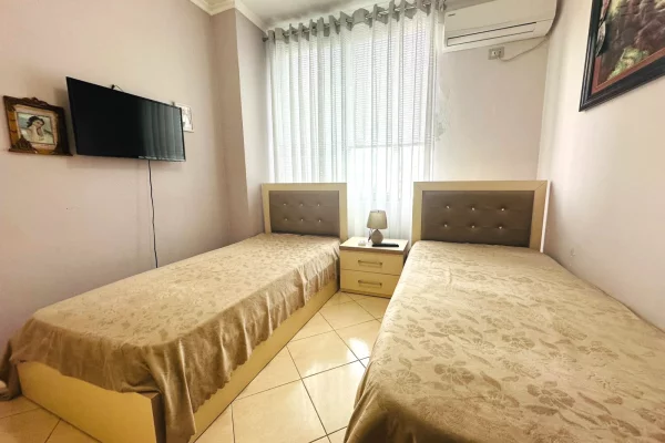 Shtepi ne shitje Apartament ne Tirane, 2+1, Mobilimi E mobiluar, Pagesa 15,100,000  Leke.