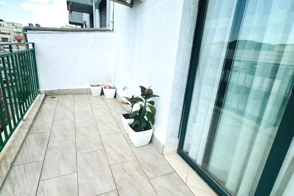 Shtepi ne shitje Apartament ne Tirane, 2+1, Mobilimi E mobiluar, Pagesa 15,100,000  Leke.