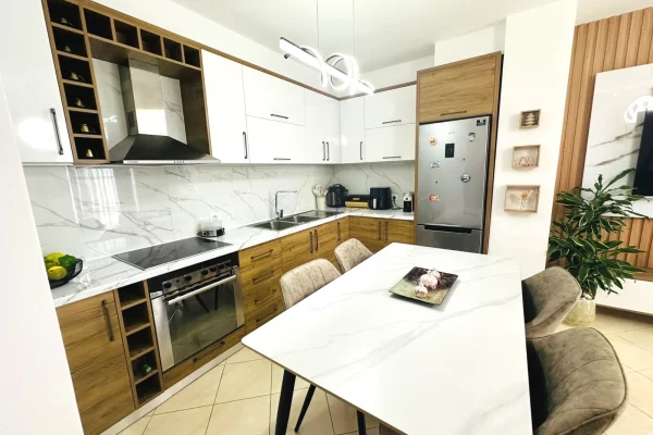 Shtepi ne shitje Apartament ne Tirane, 2+1, Mobilimi E mobiluar, Pagesa 15,100,000  Leke.