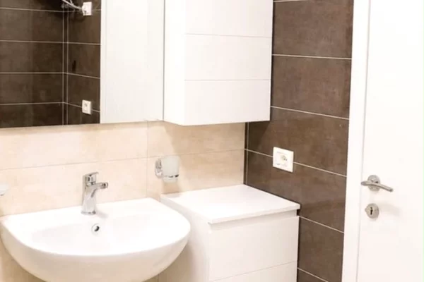 Shtepi me qera Apartament ne Tirane, 1+1, Mobilimi E mobiluar, Pagesa 80,000  Leke.