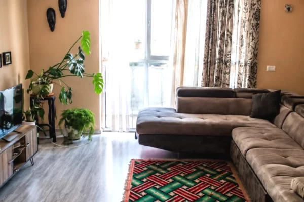 Shtepi me qera Apartament ne Tirane, 2+1, Mobilimi E mobiluar, Pagesa 530  Euro.