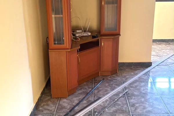 Shtepi me qera Apartament ne Tirane, 2+1, Mobilimi Pjeserisht e mobiluar, Pagesa 60,000  Leke.