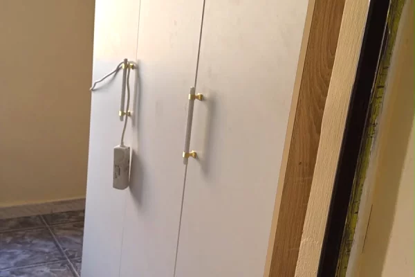 Shtepi me qera Apartament ne Tirane, 2+1, Mobilimi Pjeserisht e mobiluar, Pagesa 60,000  Leke.