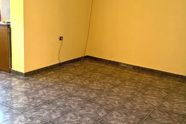 Shtepi me qera Apartament ne Tirane, 2+1, Mobilimi Pjeserisht e mobiluar, Pagesa 60,000  Leke.