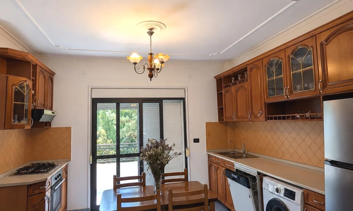 Shtepi me qera Apartament ne Tirane, 2+1, Mobilimi E mobiluar, Pagesa 55,000  Leke.