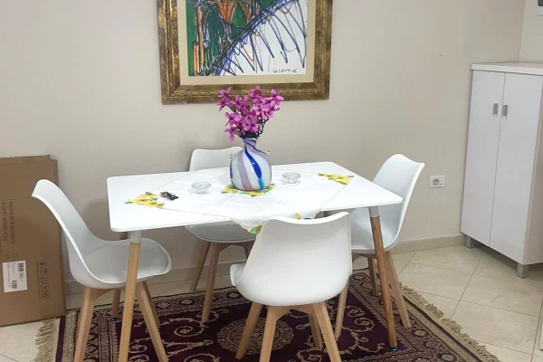 Shtepi me qera Apartament ne Tirane, 1+1, Mobilimi E mobiluar, Pagesa 60,000  Leke.