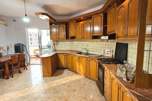 Shtepi me qera Apartament ne Tirane, 2+1, Mobilimi E mobiluar, Pagesa 55,000  Leke.