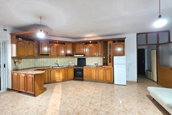 Shtepi me qera Apartament ne Tirane, 2+1, Mobilimi E mobiluar, Pagesa 55,000  Leke.