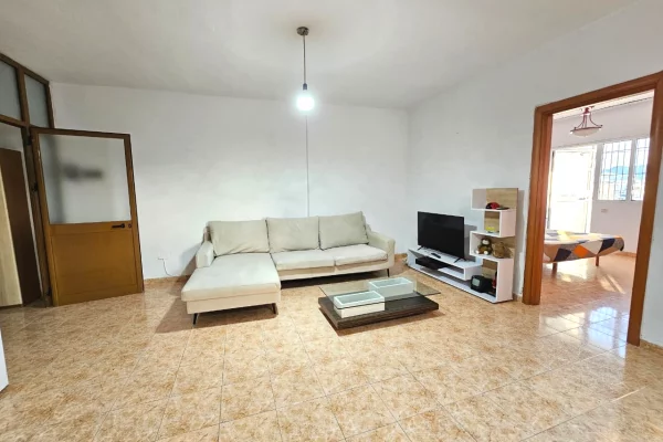 Shtepi me qera 2+1 ne Tirane - 55,000 Leke