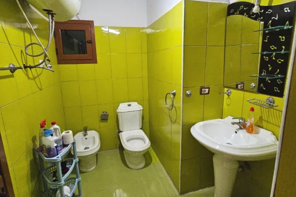 Shtepi me qera Apartament ne Tirane, 2+1, Mobilimi E mobiluar, Pagesa 55,000  Leke.