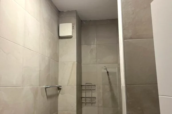 Shtepi me qera Apartament ne Tirane, 1+1, Mobilimi E mobiluar, Pagesa 60,000  Leke.