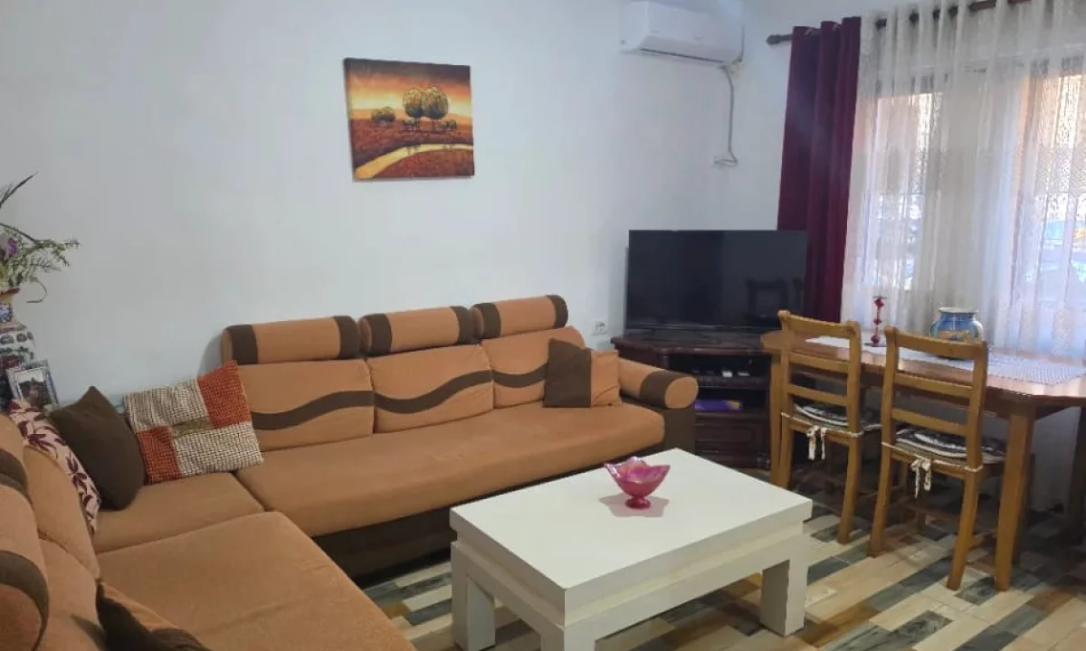 Shtepi me qera Apartament ne Tirane, 2+1, Mobilimi E mobiluar, Pagesa 50,000  Leke.