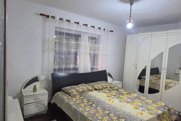 Shtepi me qera Apartament ne Tirane, 2+1, Mobilimi E mobiluar, Pagesa 50,000  Leke.